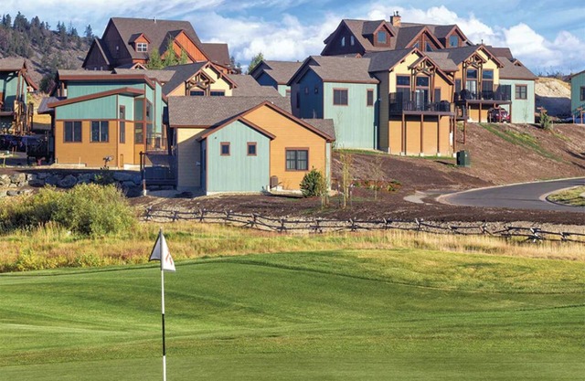 2 Bedroom Presidential, Full Kitchen, Sleeps 6, Rocky Mountain Preserve Resort!!