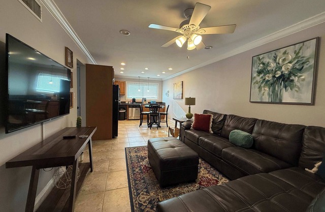 2 bedroom private apt & laundry