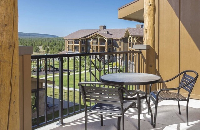 2-bedroom resort in brilliant West Yellowstone with AC, fitness room, WiFi