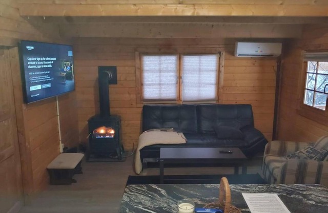2 Bedroom Retreat Cottage On Muskoka Shores