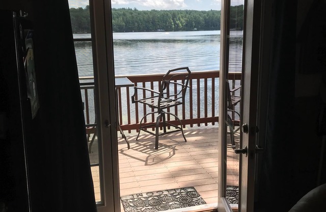2 Schlafzimmer Seasonal Lakefront Cottage
