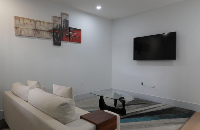 2 bedroom spacious unit in the heart of burnaby