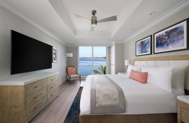 2-Bedroom Steps from Charlotte Harbor – Relax and Enjoy the Views