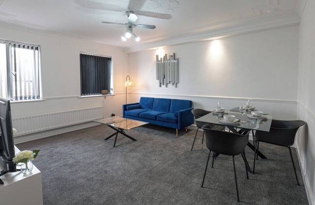 2-bedroom- Stoke-on-Trent-Sleeps 5-PetsOk