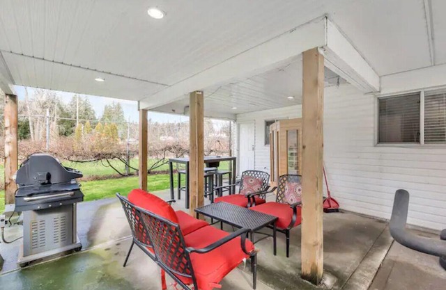 2 bedroom Suite on Acreage with Netflix