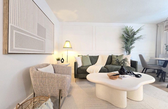 2 Bedroom Suite Downtown w/ Parking