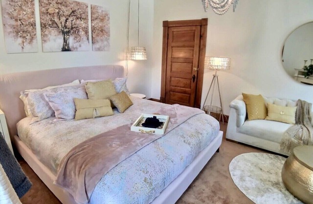 2 Bedroom Suite in Historic B&B, Breakfast Include