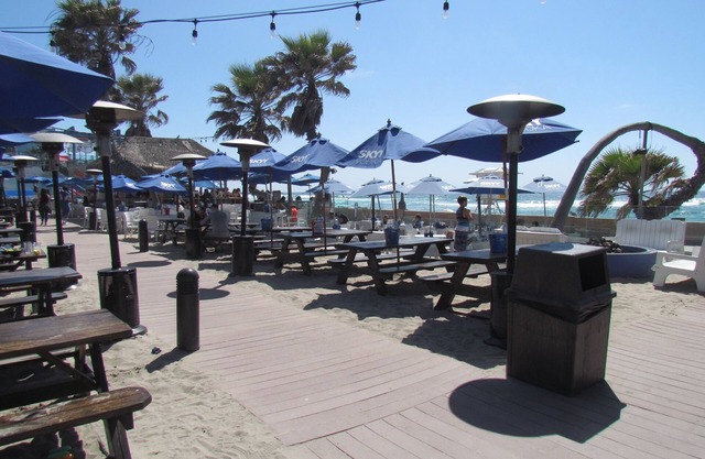 2 Bedroom Townhome 2 Mins. to the Beach