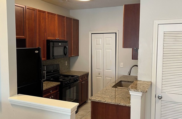 2-bedroom townhome in fantastic Duluth with AC