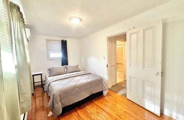2 Bedroom Unit 5 Min to Walk GMC