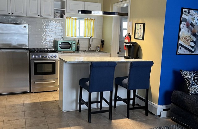 2 BEDROOM CONDO 1/2 A BLOCK FROM THE BEACH