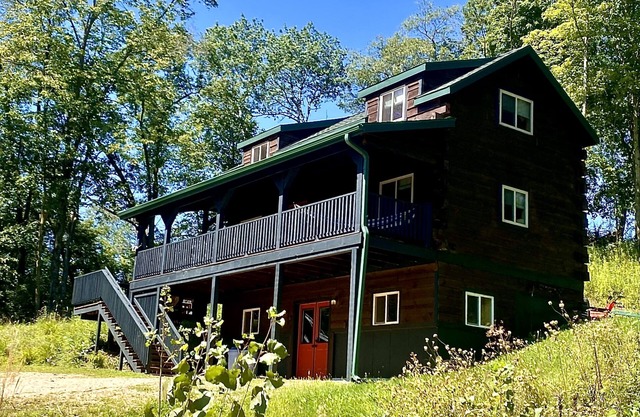 2-bedroom vacation home just 10 minutes from Viroqua's charming downtown