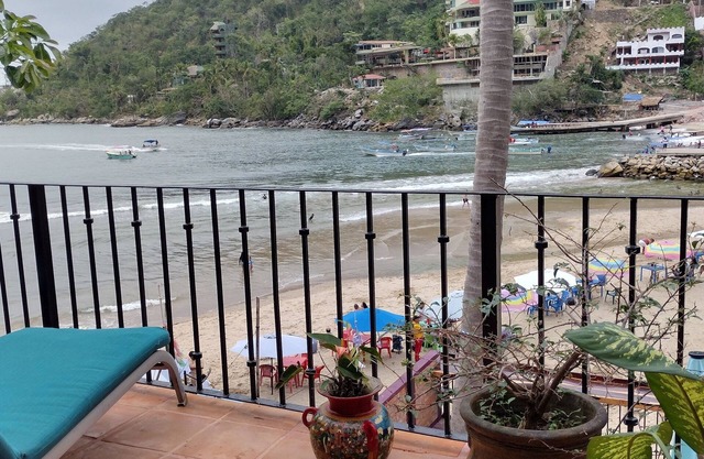 2-bedroom villa near enchanting Puerto Vallarta with WiFi, AC