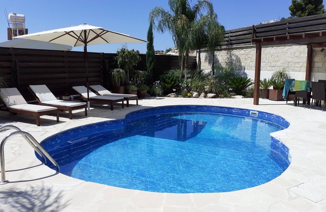 2 Schlafzimmer Villa mit privatem Pool in ruhiger Wohngegend