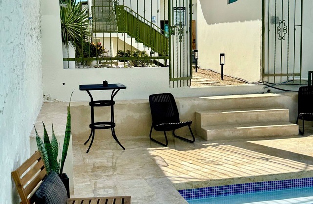 2 bedroom Villa with Pool and Stunning Ocean Views.