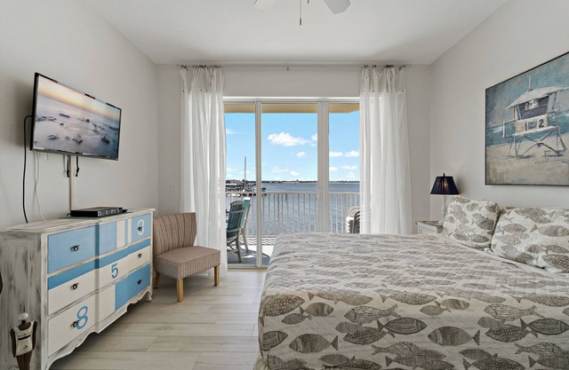2 Bedroom Waterfront Condo in St Pete with Spectacular Views from Private Deck