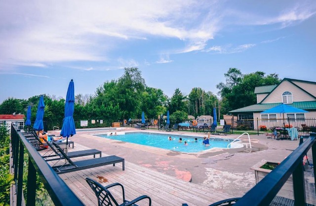 2 Bedroom Waterfront Cottage Cedar Point Cres 2