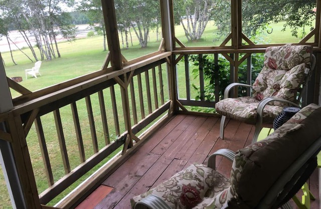 2 Bedroom Waterfront Cottage