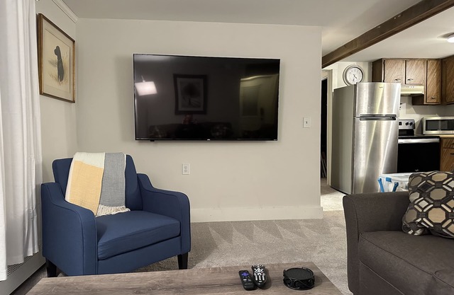 2 Bedroom with Hot Tub - 1 Minute from Gondola - Skyeship House