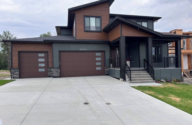 2 bedroom with living room Besement