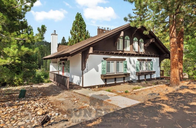 2 Bedroom with Beautiful Views (1307AR)