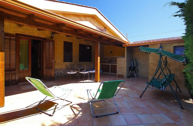 2 Schlafzimmer, 2 Badezimmer Villa, in der Nähe des Meeres, Garten, AC, 10 Minuten von Cefalu