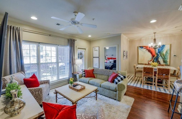 2 Bedrooms, 2 Baths, Sleeps 6 - RTR and Welcome to The Red Elephant