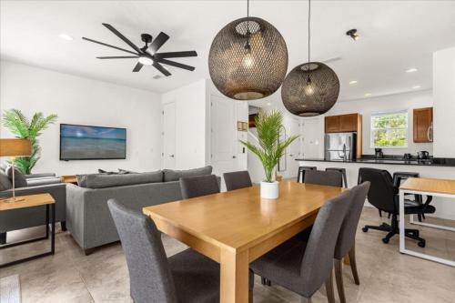 2 Bedrooms 25 Bathrooms Regal Oaks 2634 Cl