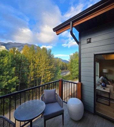 2 bedrooms-3 beds 2 baths-Rocky Creekside Retreat - Top Floor - Heated Pool and Hot Tub
