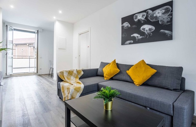 2 Bedrooms Apt with Terrace - NoLo area Via Varanini