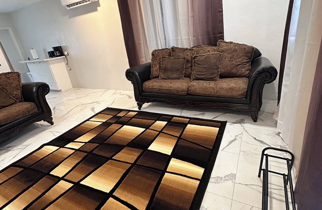 2-bedrooms family friendly rental to enjoy in Nassau with AC and quietness.
