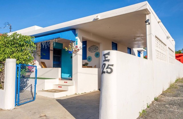 2 Bedrooms House Close To The Beach!