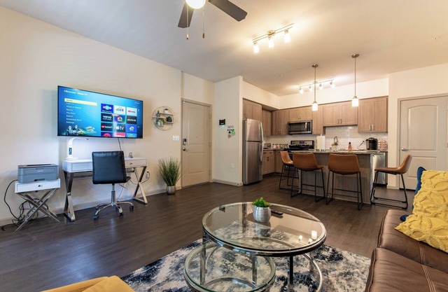 2 Bedrooms ✦ King Beds ✦ Wi-Fi ✦ Pool ✦ Gym