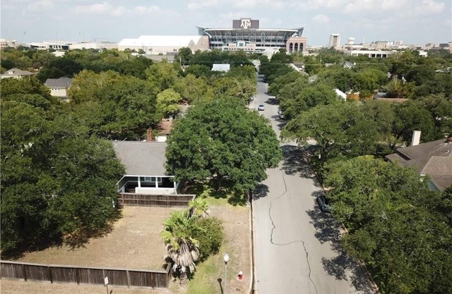 Fairview 2 Schlafzimmer - LAGE !!! Blick auf Kyle Field von der Veranda.