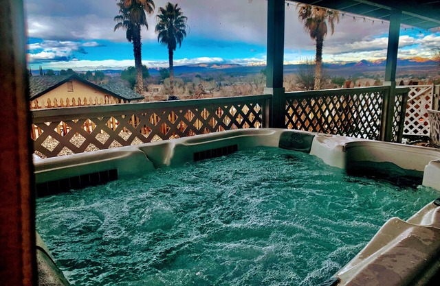 <Redrock Views><Near Sedona><Hot Tub>