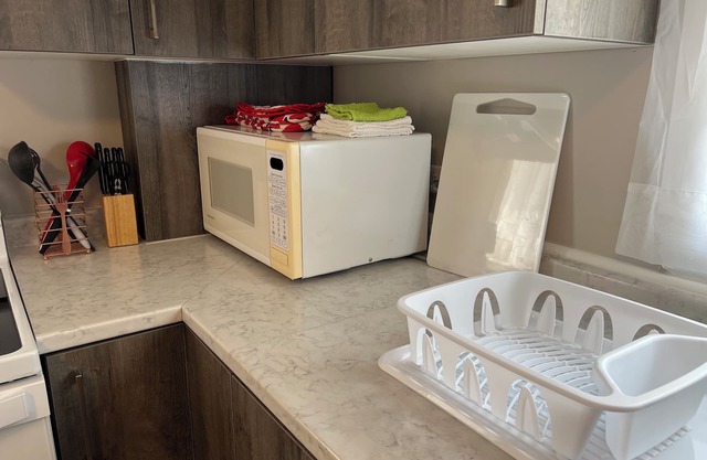 2 beds/3 br with office very specious unit in StB with free parking and wifi.