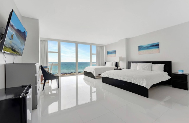 2 Beds and a beach - Ocean Front