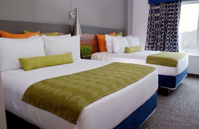 2 Big Rooms w/ Balconies! Waterpark, Arcade & Indoor Activities Available Onsite