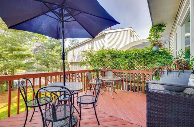 2 Blocks to Beach: Walkable Woodmont Village Home