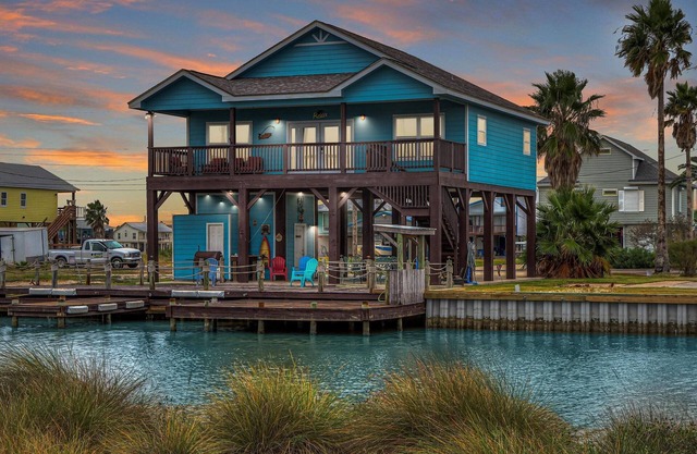 2 Boat Slips, Huge Deck, Waterfront and Pet Friendly!
