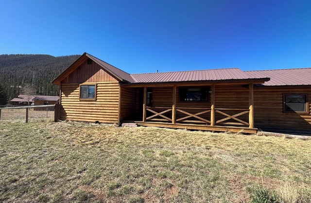 2-br/2-ba house, 1 acre w/large yard, hot tub, firepit, just outside Creede, CO.