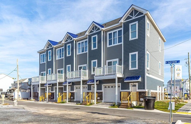 2 Br / 2 bath townhouse downtown OC by Rt 50 bridge, great location for festivals