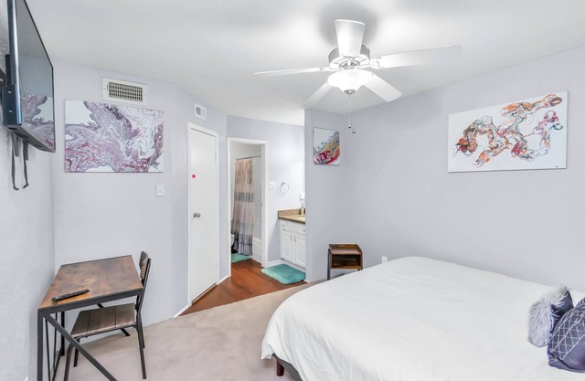 2 BR/2BT★6 GUEST★NEAR NRG STADIUM★ FAST WIFI★4K TV