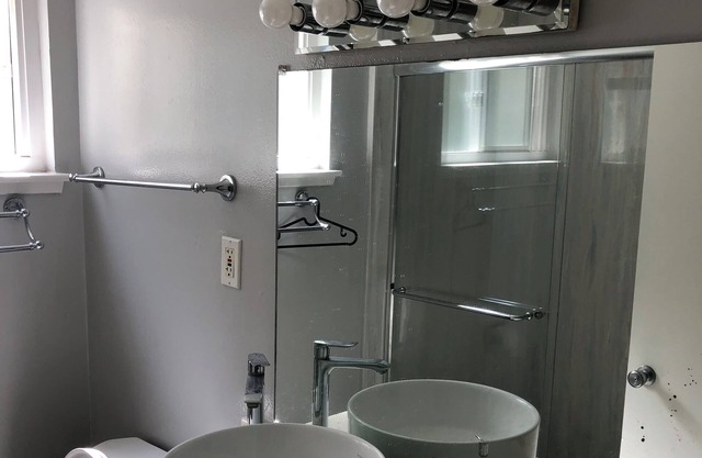 2-BR apt hot spot for working professionals or families in the Belmont Hills