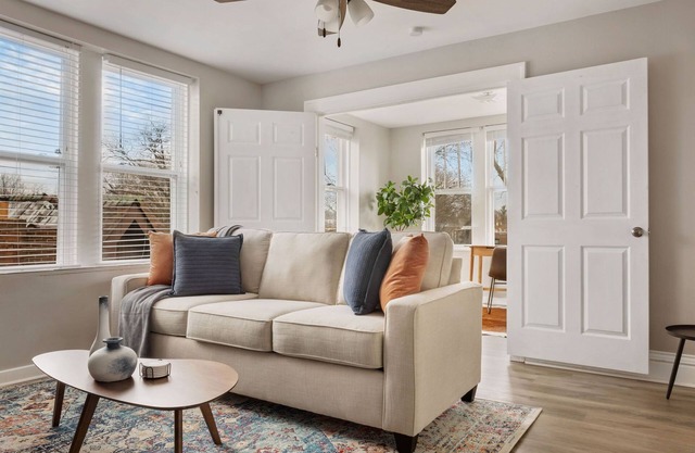 ★2 BR Apt ★ Mid Term Stay ★ The Loop - WashU - BJC 🏥
