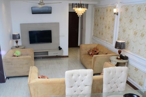 2 BR city view Apartment with AC WiFi TV and more