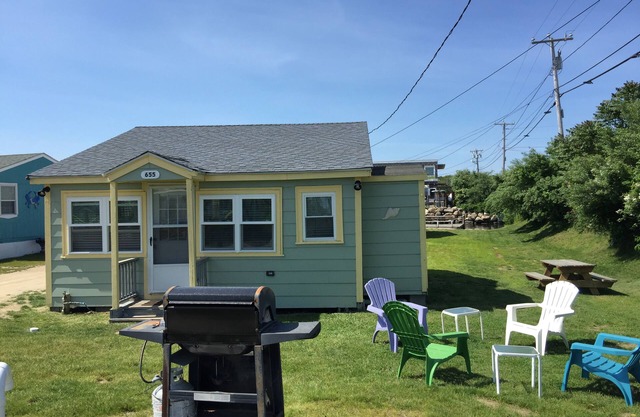 2 BR East Matunuck Cottage 7 Minuten zu Fuß zum Strand, nur wenige Schritte vom Salt Pond
