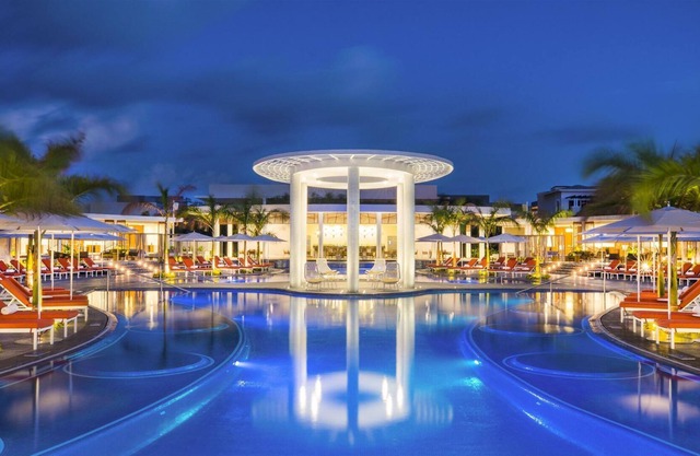 2-BR Family Suite @ Grand Moon Palace w/ Diamond All Inclusive!