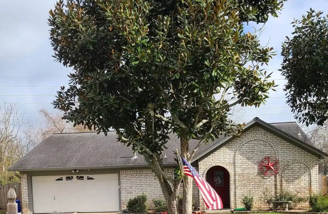 2 BR home, quiet neighborhood