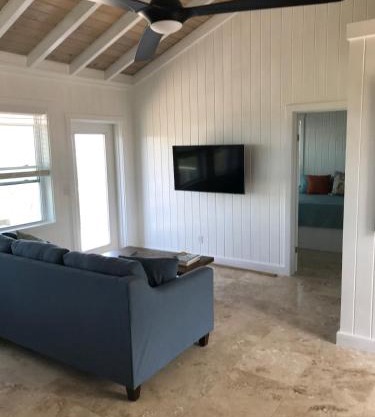 2 BR KESTREL COTTAGE with Exclusive Beach Park